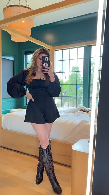 Full leaked Ariel winter page private photo