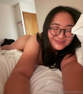 Full leaked Aroomi kim page private photo