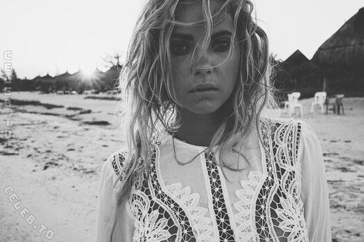 Full leaked Ashley benson private photo