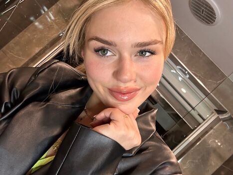 Full leaked Ashley plays golf private photo