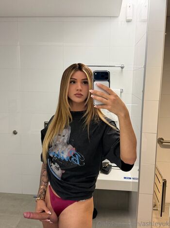 Full leaked Ashleyuk private photo