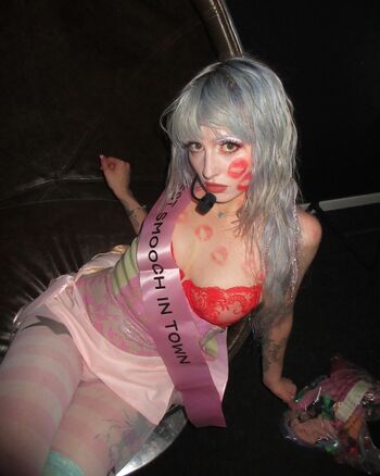 Full leaked Ashnikko private photo