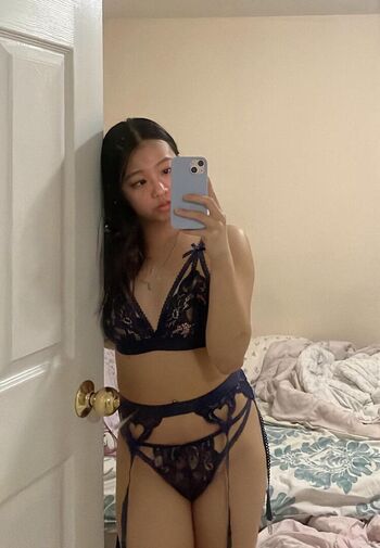 Full leaked Asian streamers private photo