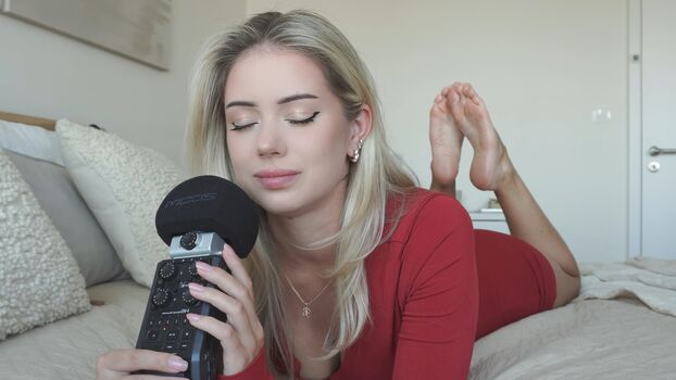 Asmr In The Pose