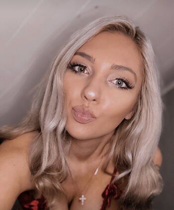 Full leaked Asslyn private photo