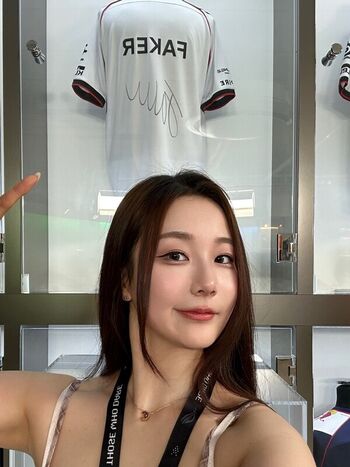 Full leaked Athena jiang page private photo