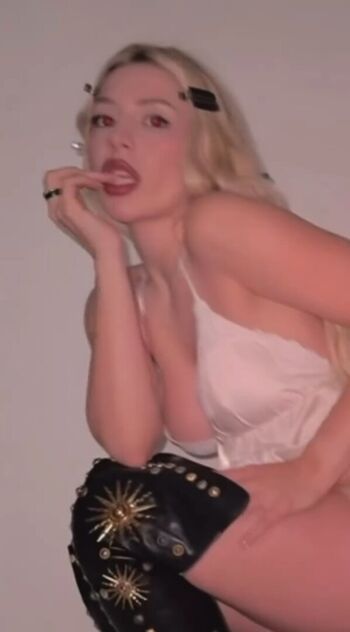 Full leaked Ava max  page private photo