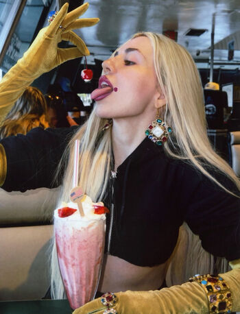 Full leaked Ava max  page private photo