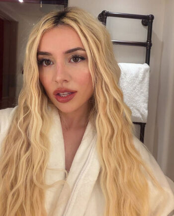 Ava Max
