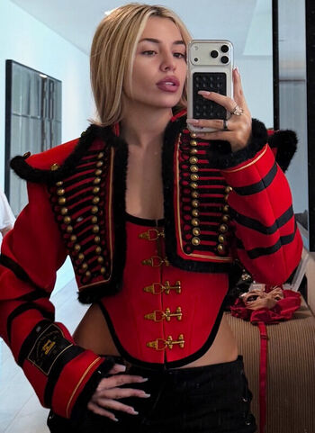 Full leaked Ava max private photo
