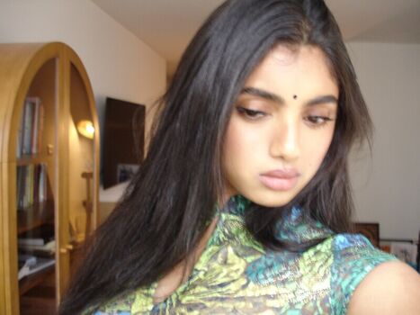 Full leaked Avantika private photo