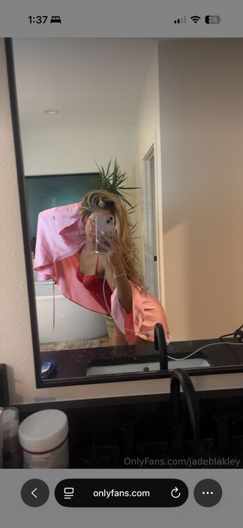 Full leaked Avelynraee private photo