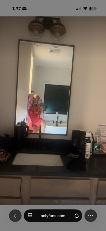 Full leaked Avelynraee private photo