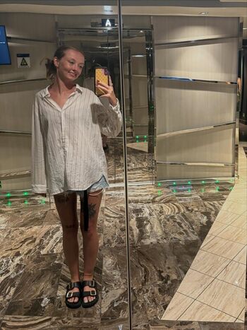 Full leaked Avery shipp page private photo