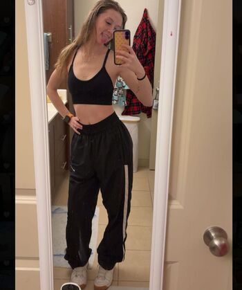 Full leaked Averyshipp private photo