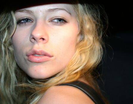 Full leaked Avril lavigne private photo