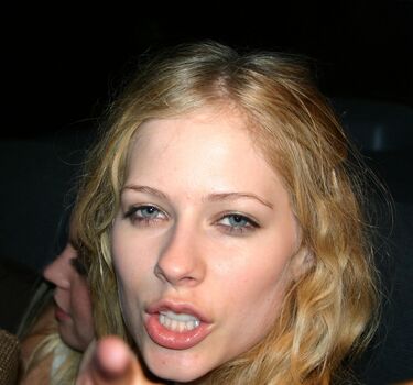 Full leaked Avril lavigne private photo