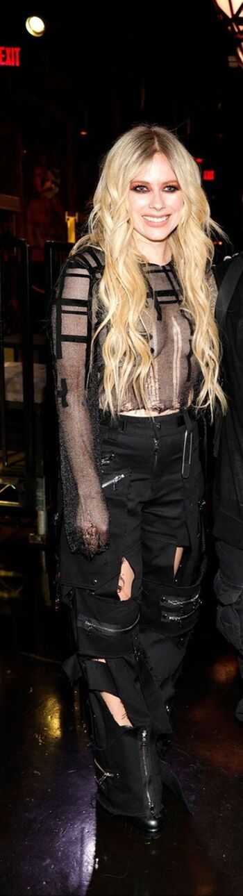 Full leaked Avril lavigne private photo