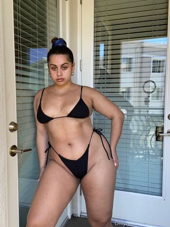 Full leaked Ayeshax page private photo