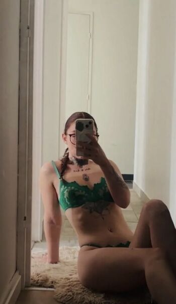 Full leaked Babyclo private photo