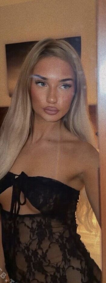 Full leaked Baddievickyluxe private photo