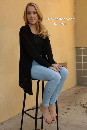 Full leaked Bare feet page private photo