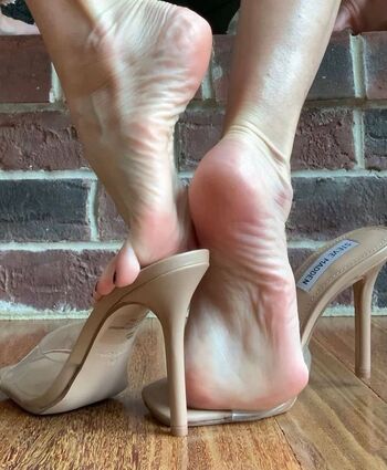 Full leaked Bare feet private photo