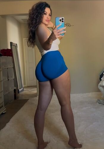 Full leaked Barefootbaddys private photo