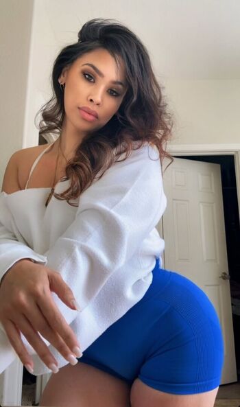 Full leaked Barefootbaddys private photo