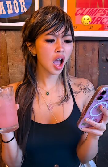 Full leaked Beabadoobee private photo