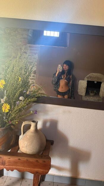 Full leaked Beabadoobee private photo