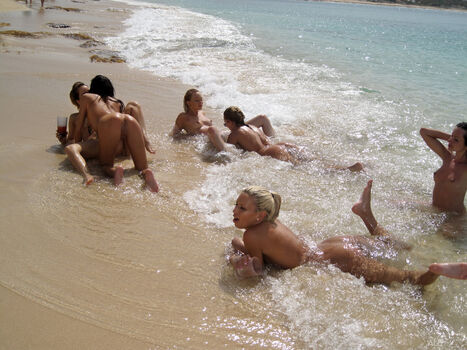 Beautiful Girls Groped