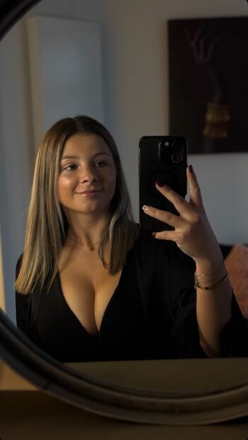 Full leaked Beevbabe private photo