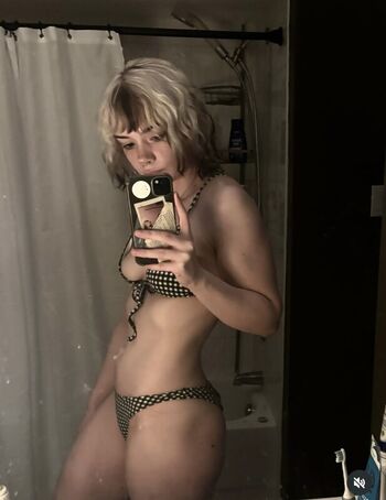 Full leaked Beezleneezle private photo