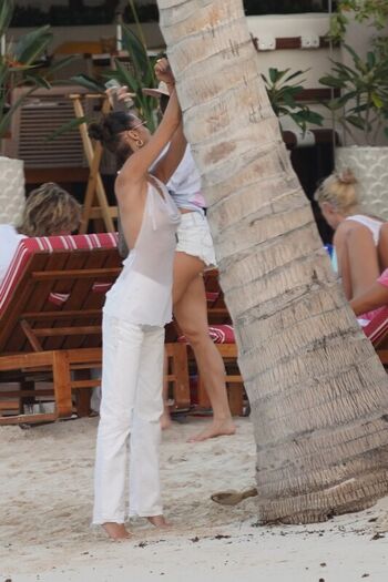 Full leaked Bella hadid private photo