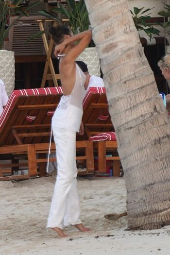 Full leaked Bella hadid private photo