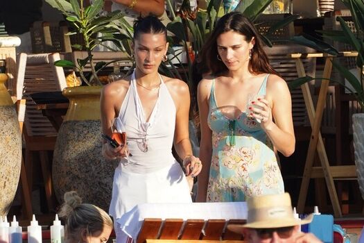 Full leaked Bella hadid private photo