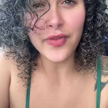 Bella Menezes
