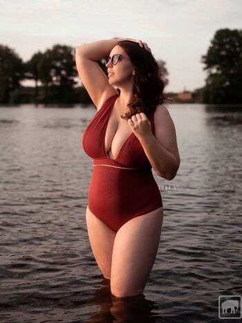 Full leaked Bella mona private photo