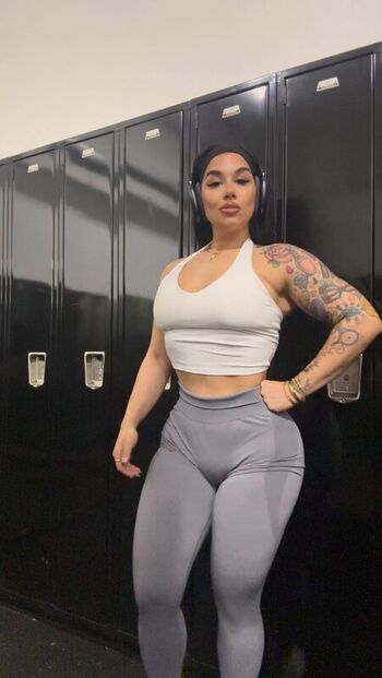 Full leaked Bellabarbellz page private photo