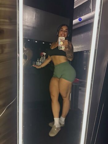 Full leaked Bellabarbellz page private photo
