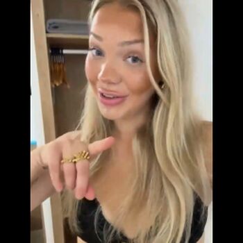 Full leaked Bellablows private photo