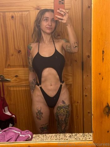 Full leaked Bellecurves private photo