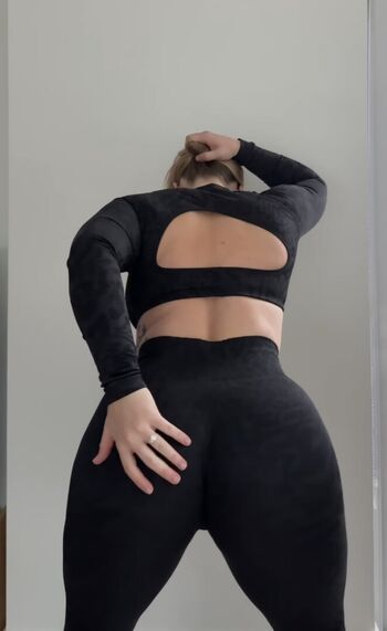 Full leaked Bent over page private photo