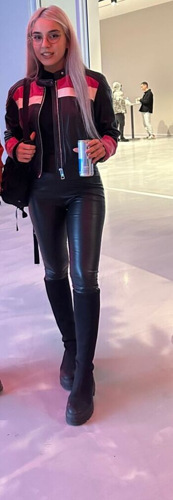 Full leaked Benvivien page private photo