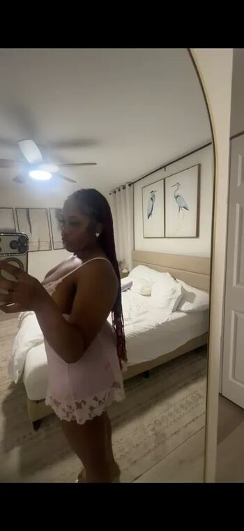 Full leaked Bighettobooty private photo