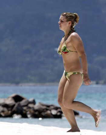 Full leaked Billie piper private photo