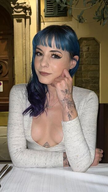 Leaked Hendoart/ private photo viral onlyfans