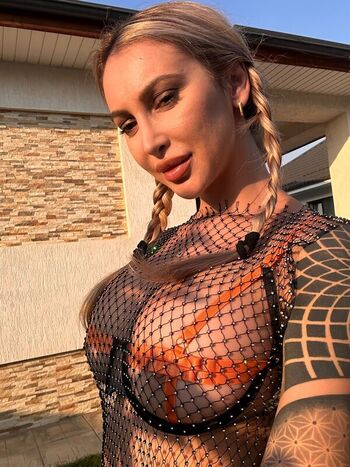Full leaked Blond elle page private photo