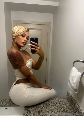 Full leaked Bombshell private photo